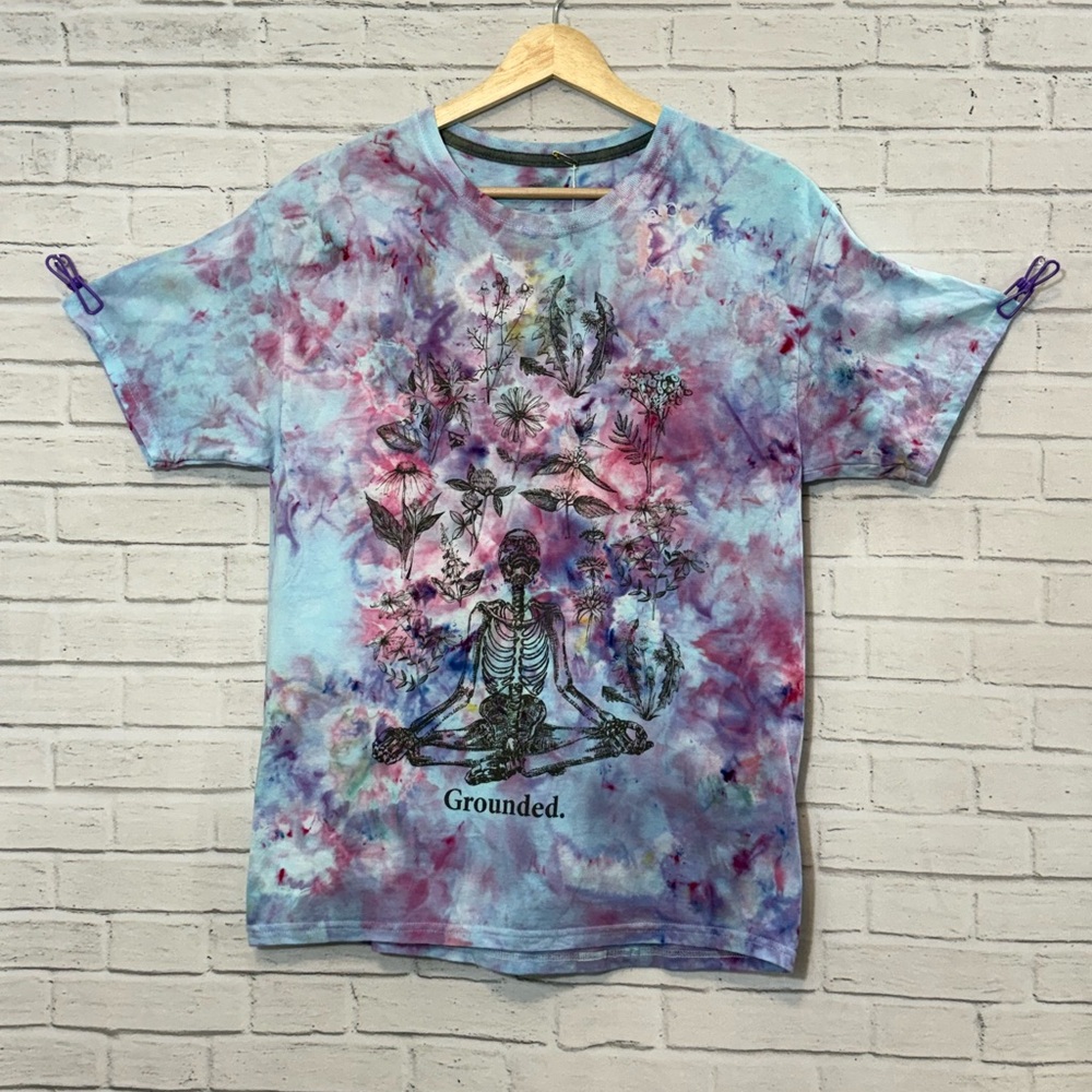 Ice dye Graphic Skeleton Meditating Tee, Unisex Medium, Pink Blue Purple